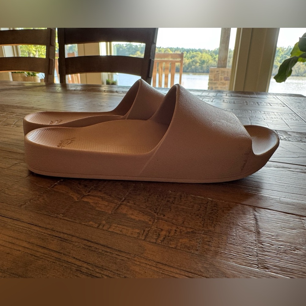 Archie’s Arch Support Women's Tan Slippers